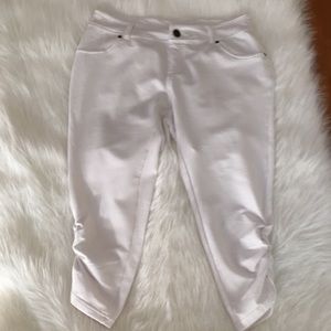 Bobbie Brooks White Stretchy Capris 1X